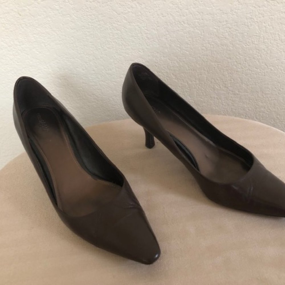 Dark Brown Leather Pumps with Pointed Toe!